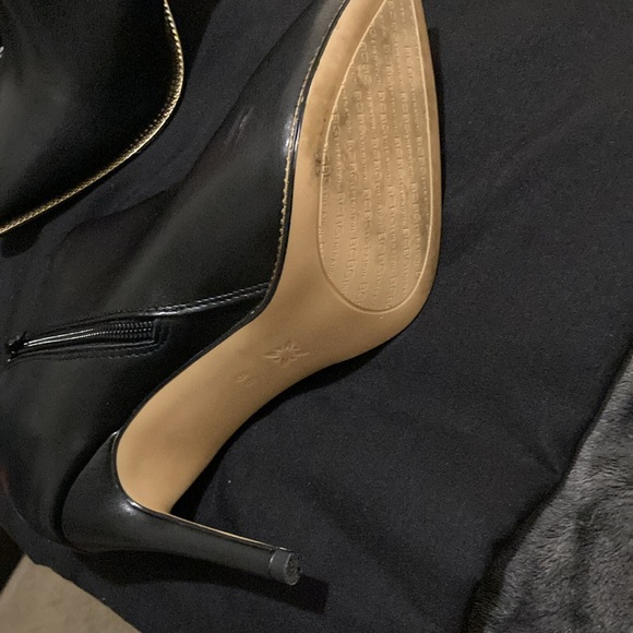 BCBGeneration pointy shootie with flat chain trim detail, padded foot bed - Picture 5 of 7